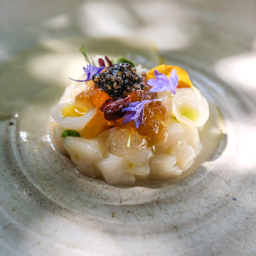 Raw orkney scallop, onion consomme & cornish caviar